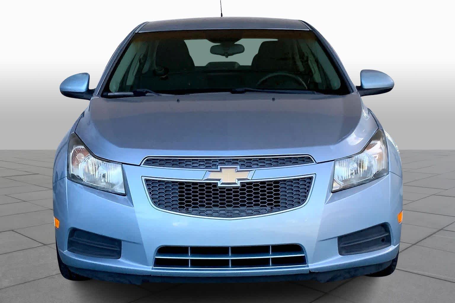 2012 Chevrolet Cruze photo 3