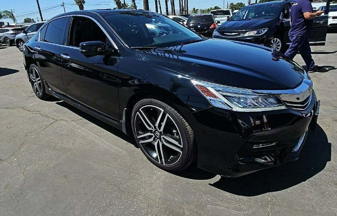 2017 Honda Accord Touring photo 4
