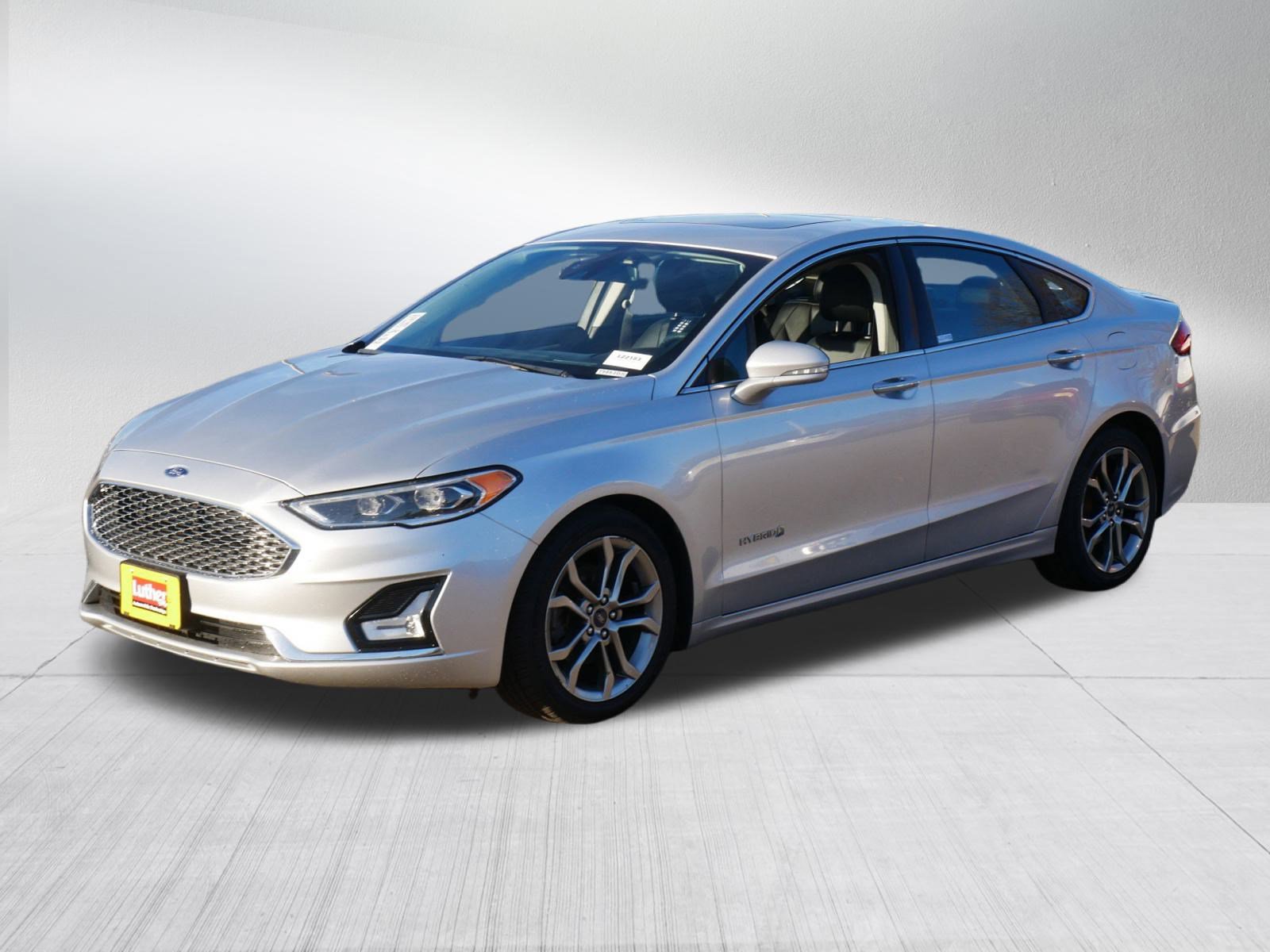 2019 Ford Fusion Hybrid Titanium photo 3