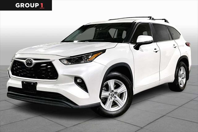 2023 Toyota Highlander LE's photo