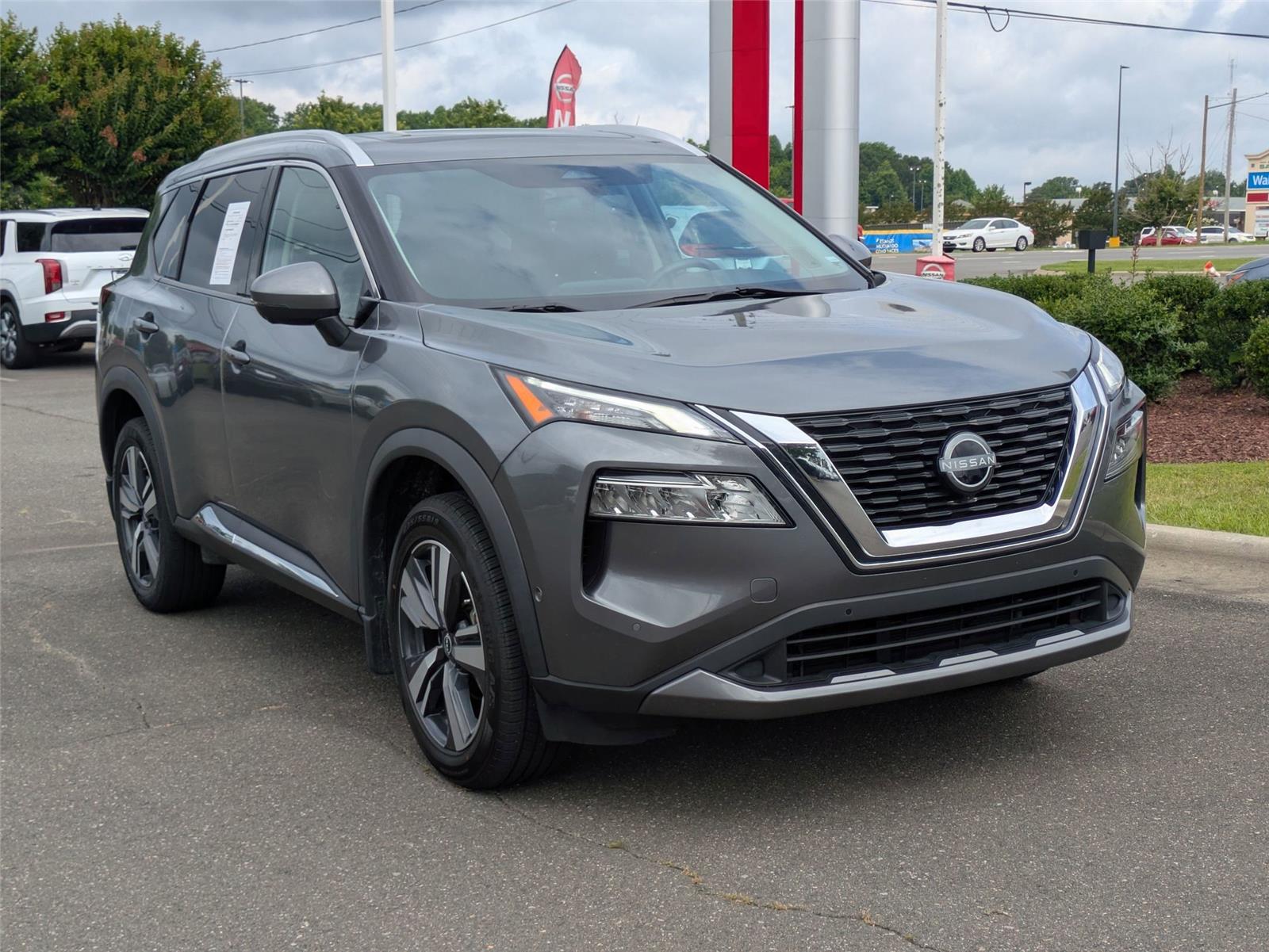 2023 Nissan Rogue SL photo 3