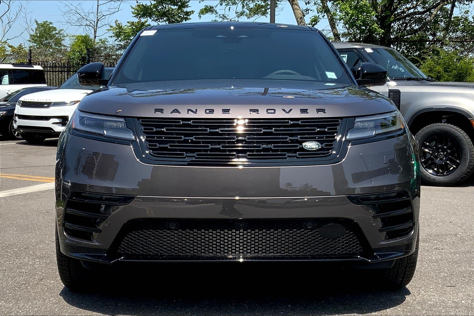 2026 Land Rover Range Rover Velar P250 Dynamic SE photo 2
