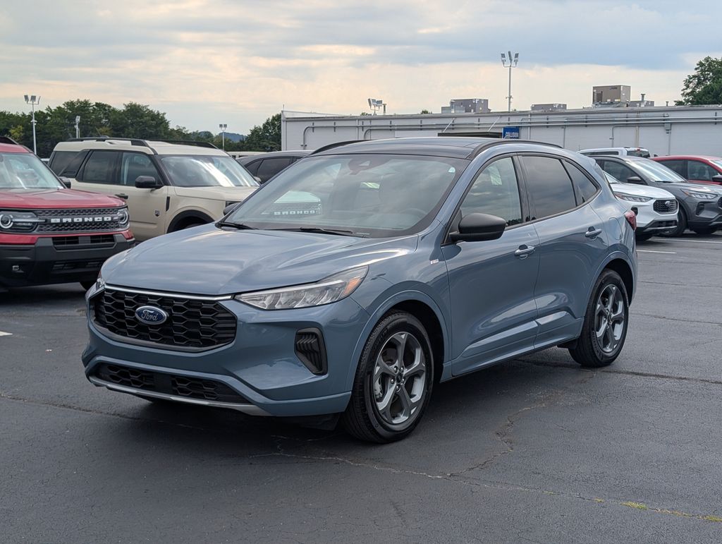 2023 Ford Escape ST-Line photo 2