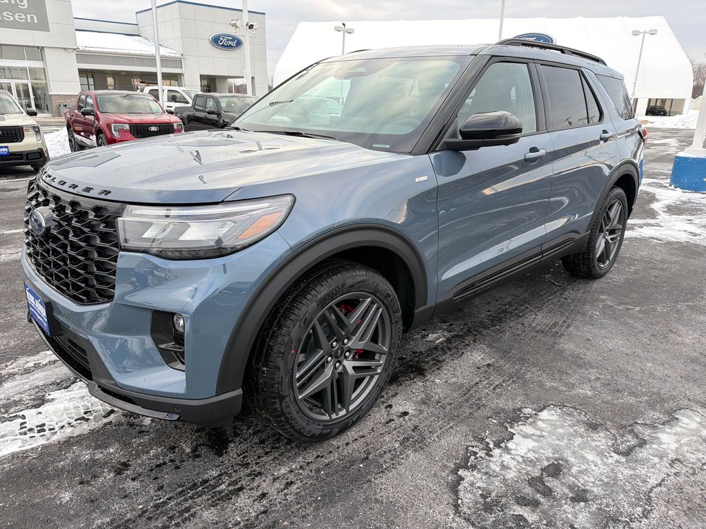 2026 Ford Explorer ST-LINE's photo