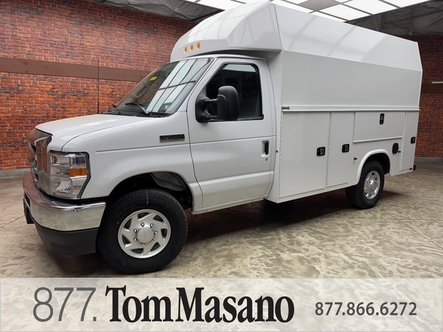 2025 Ford E-Series Cutaway Base's photo