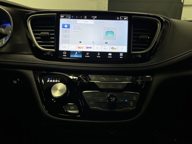 2026 Chrysler Pacifica photo 8