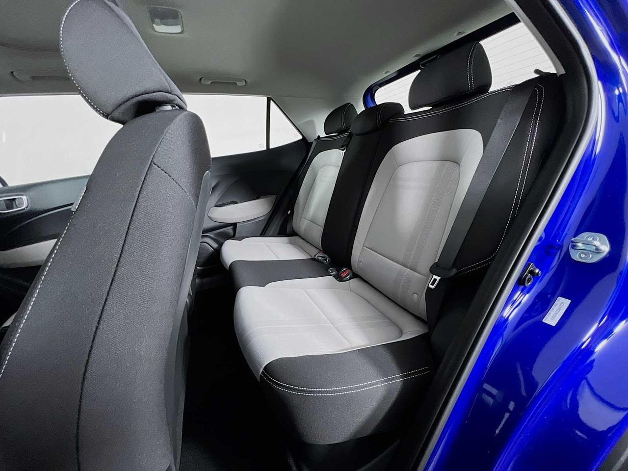 2025 Hyundai Venue SEL photo 13