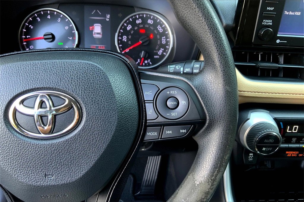 2021 Toyota RAV4 XLE photo 18