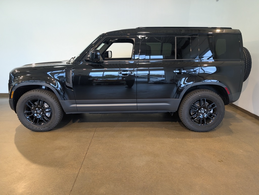 2025 Land Rover Defender 110 S photo 3