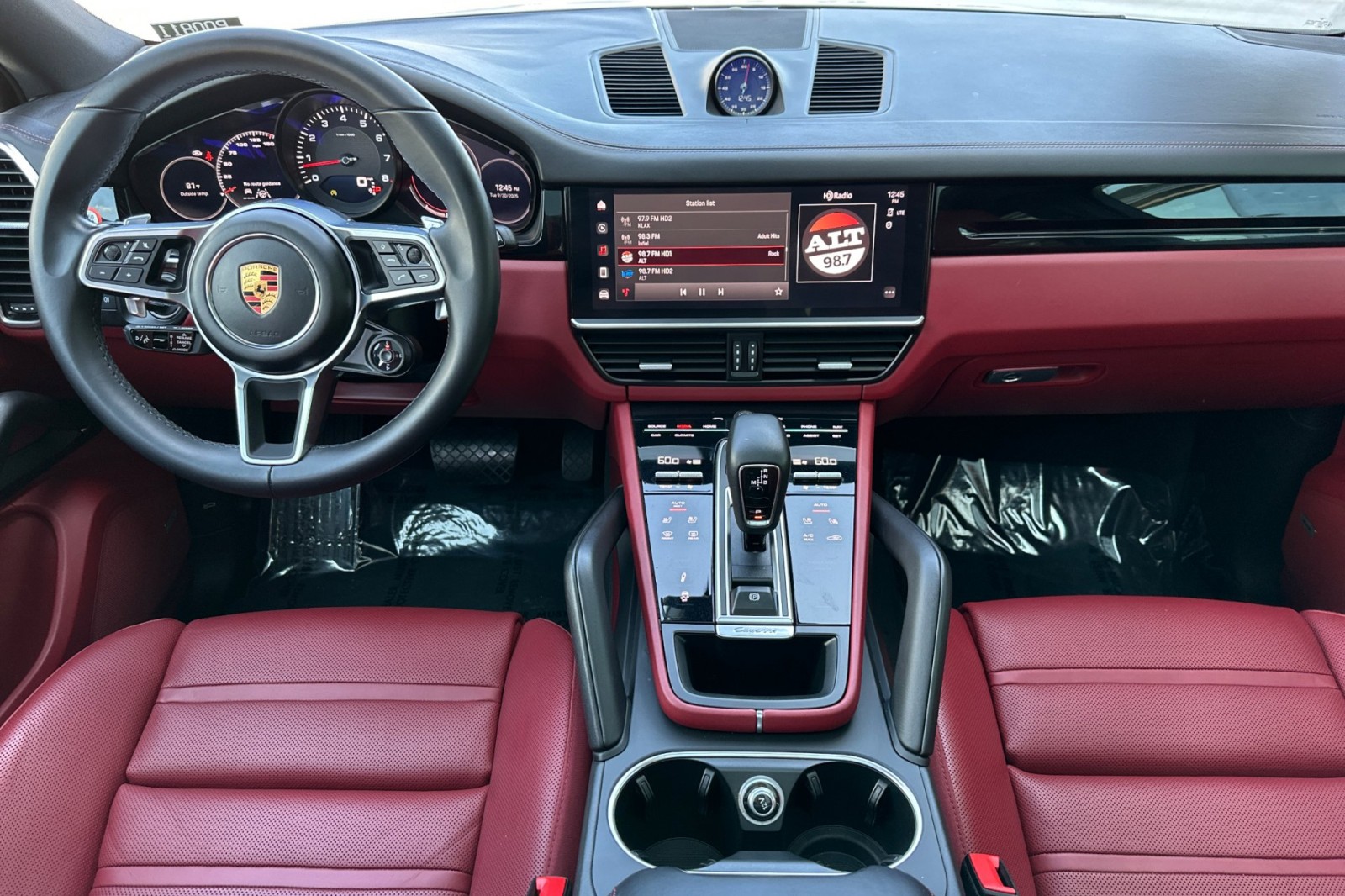 2022 Porsche Cayenne Platinum Edition photo 6