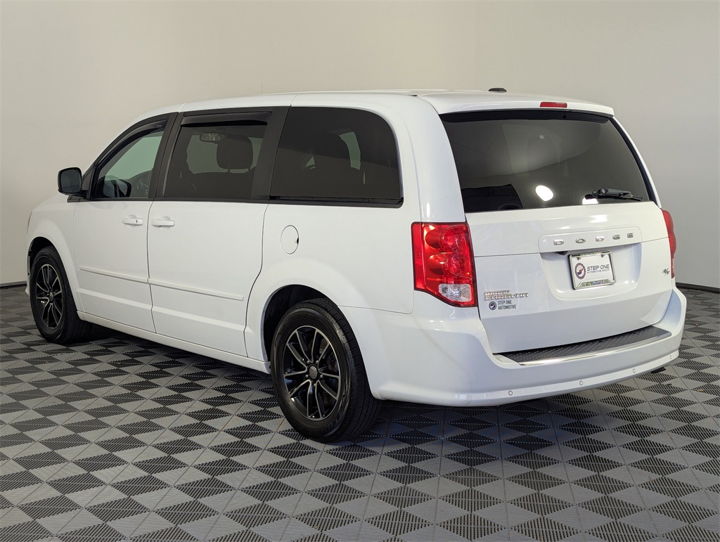 2015 Dodge Grand Caravan R/T photo 4