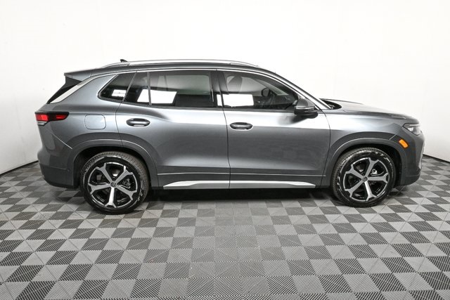 2026 Volkswagen Tiguan SE photo 2