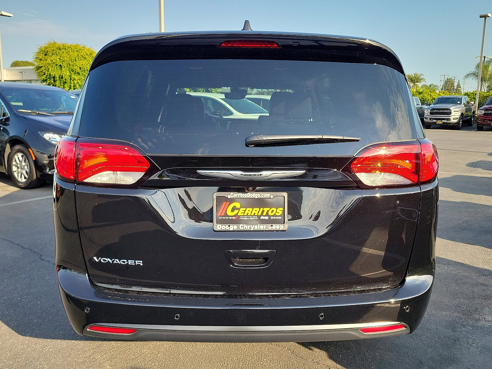 2025 Chrysler Voyager LX photo 14