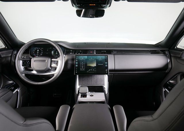 2025 Land Rover Range Rover SE photo 4