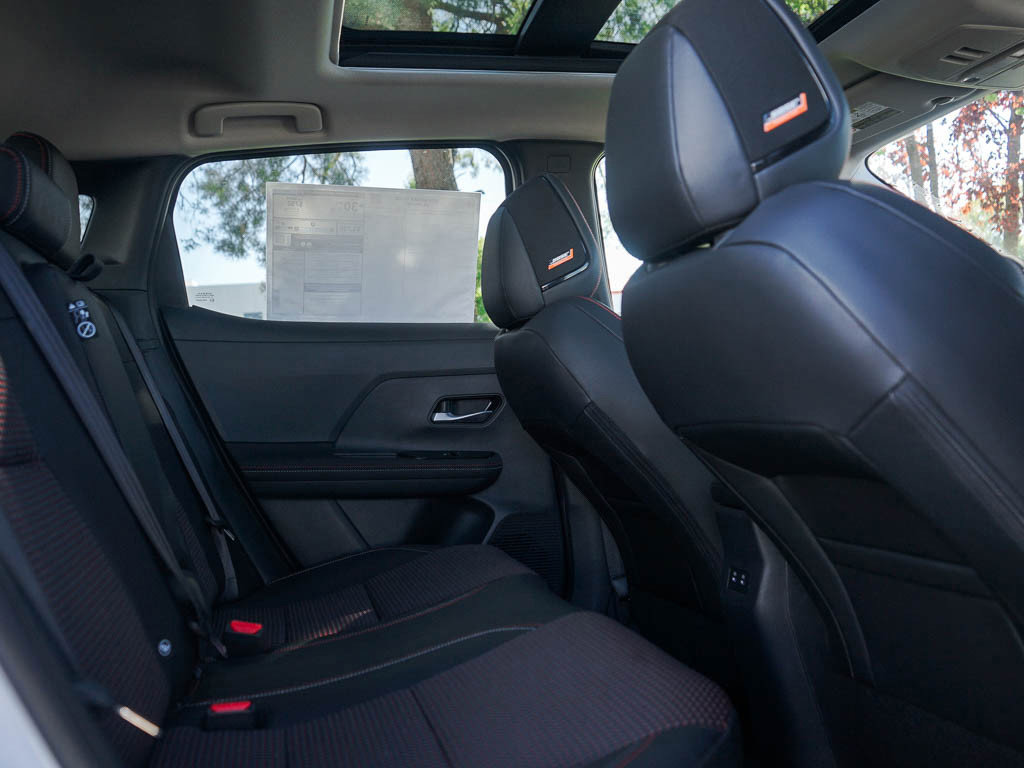 2025 Nissan Kicks SR photo 11