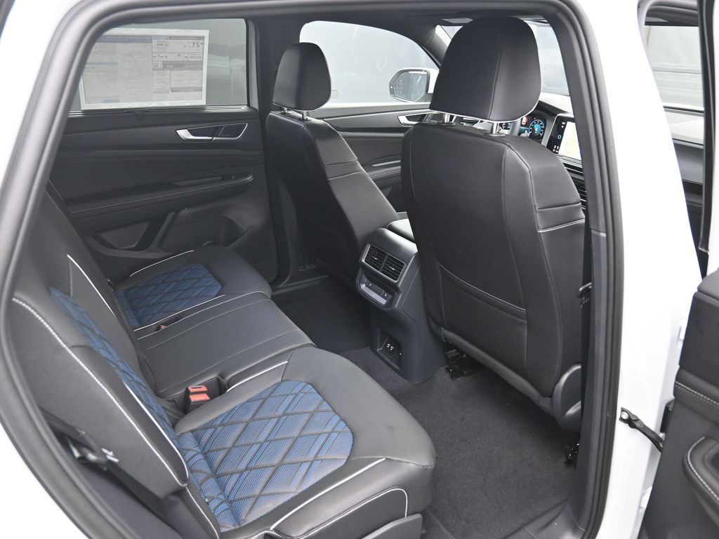 2025 Volkswagen Atlas Cross Sport SEL Premium R-Line photo 45