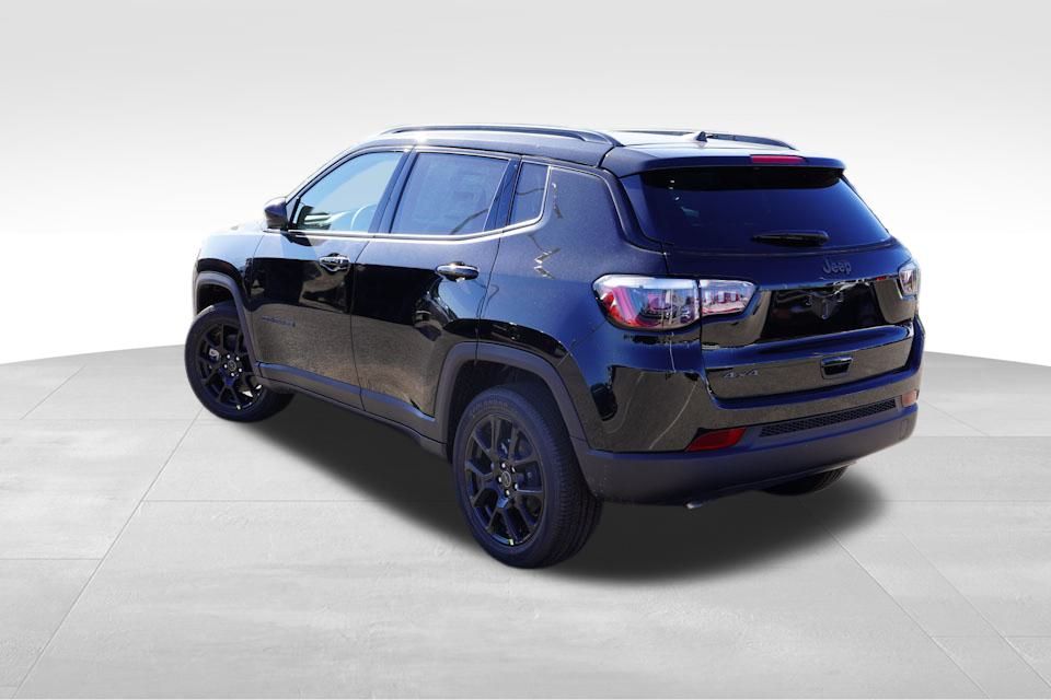 2025 Jeep Compass Latitude photo 4