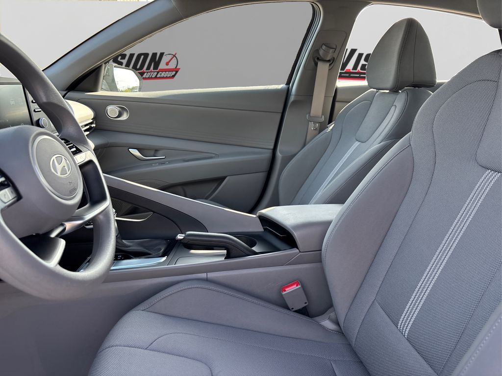 2024 Hyundai Elantra SE photo 9