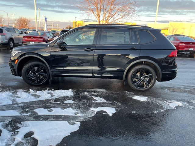 2024 Volkswagen Tiguan SE R-Line Black photo 4