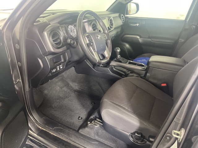 2017 Toyota Tacoma TRD Sport photo 12