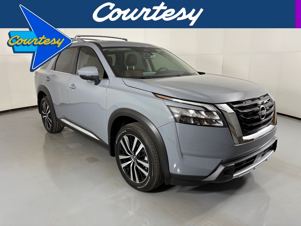 2025 Nissan Pathfinder Platinum's photo