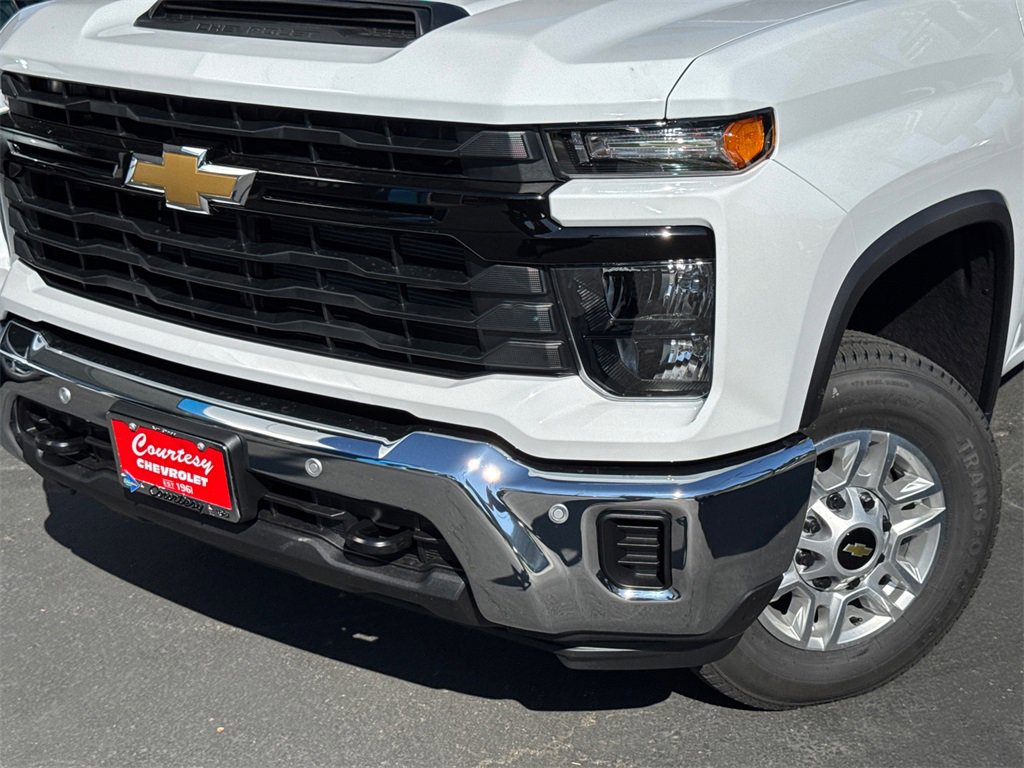 2026 Chevrolet Silverado 2500HD photo 2