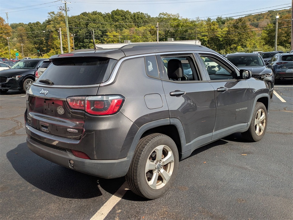 2017 Jeep Compass Latitude photo 2