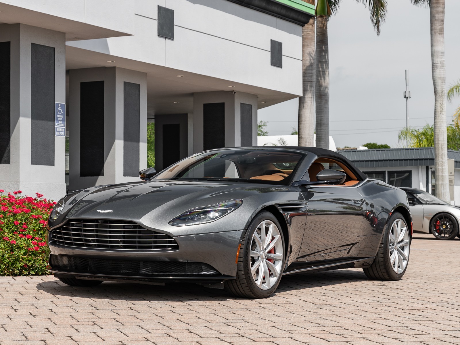 2019 Aston Martin DB11 AM5 photo 33