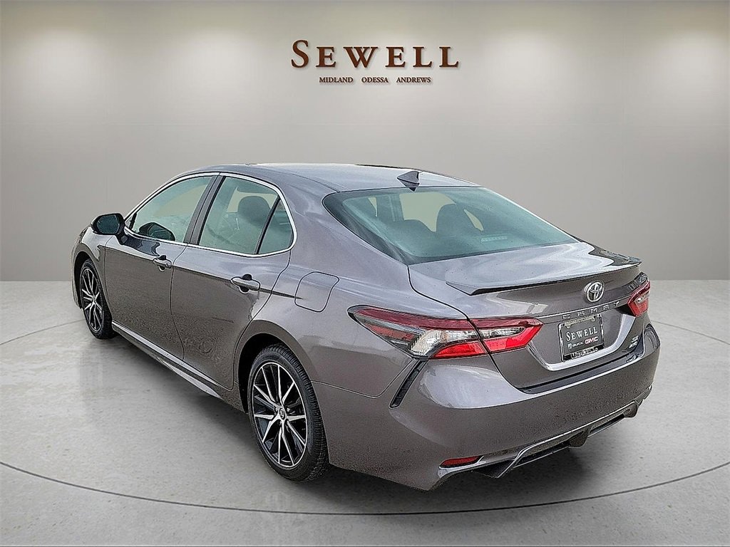 2023 Toyota Camry SE photo 3