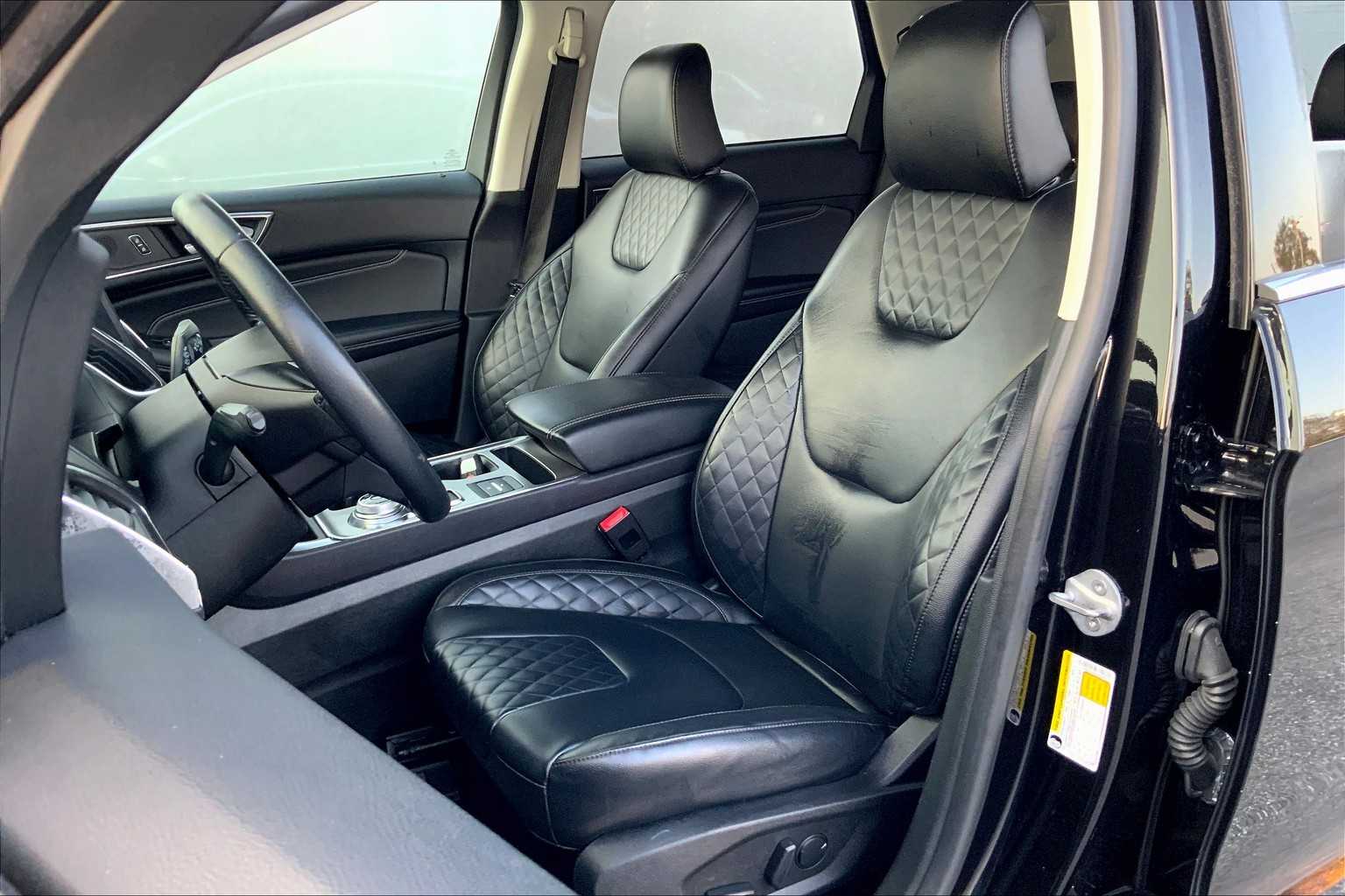 2023 Ford Edge Titanium photo 7