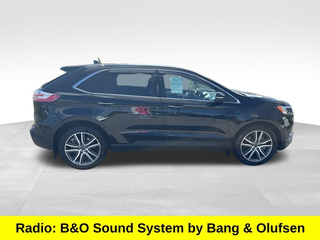 2022 Ford Edge Titanium photo 2