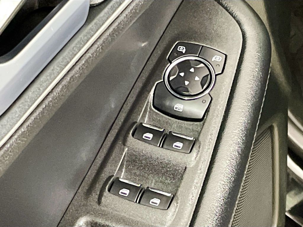 2023 Ford Edge SEL photo 18