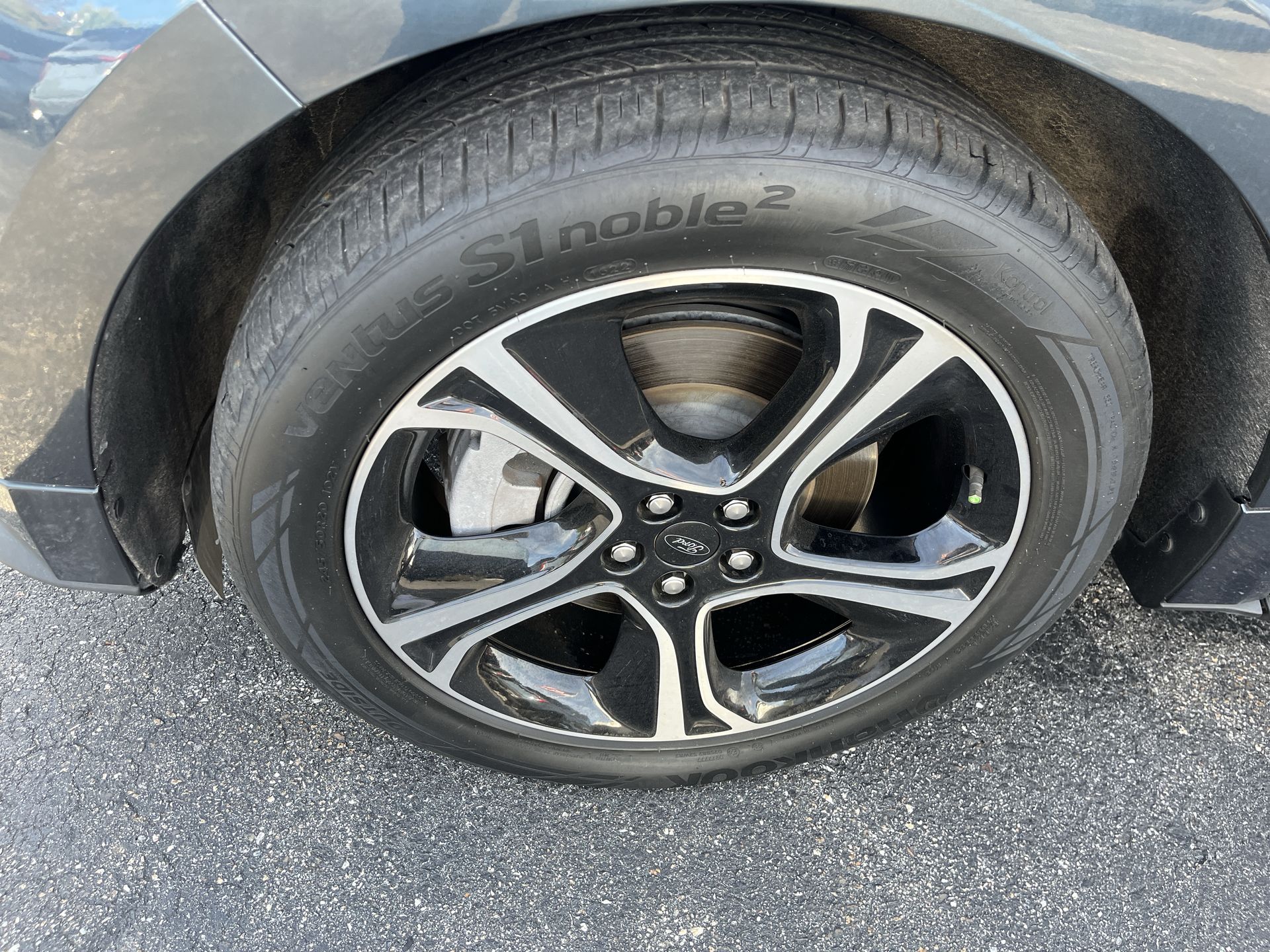 2022 Ford Edge ST photo 2