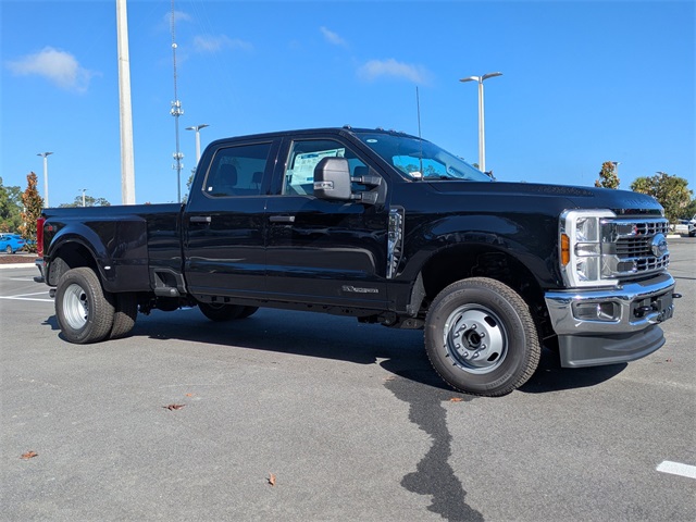 2026 Ford F-350 XLT photo 2