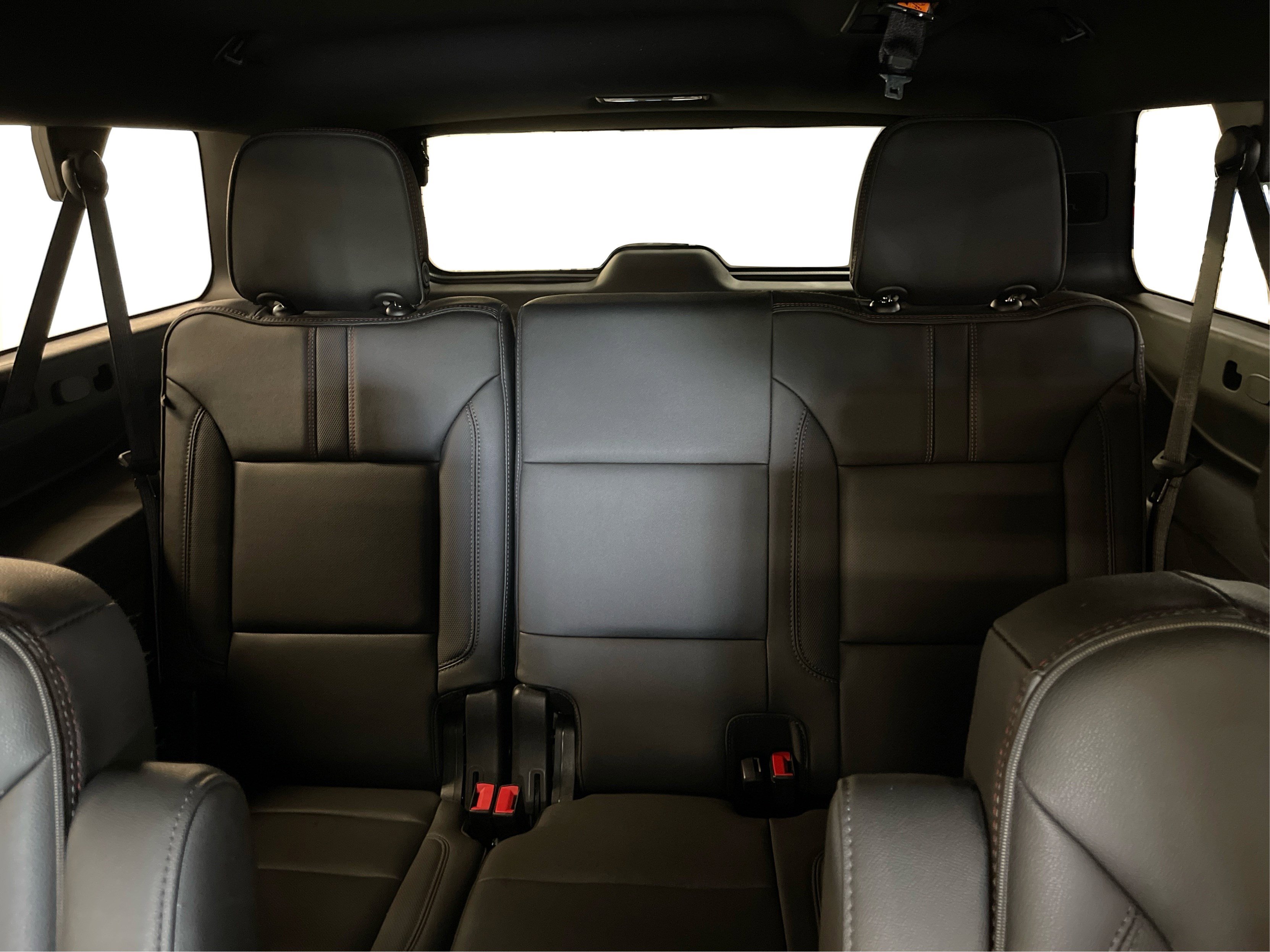 2022 Chevrolet Suburban RST photo 16
