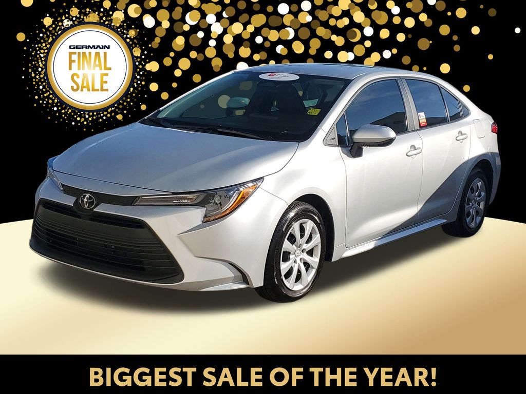 2024 Toyota Corolla LE's photo