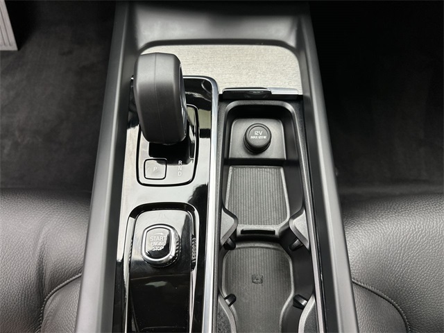 2025 Volvo XC60 B5 Plus photo 11