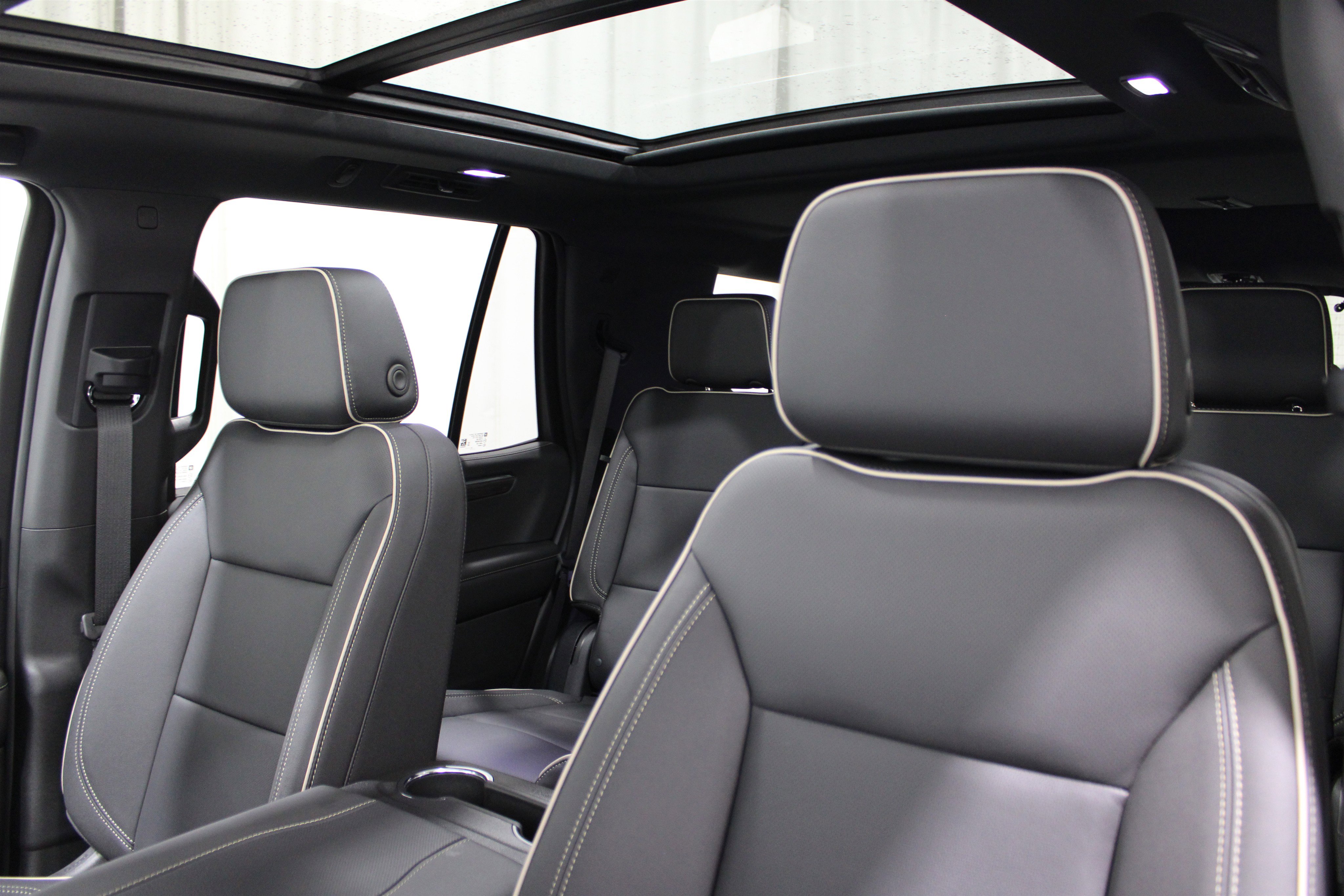 2025 Chevrolet Tahoe Premier photo 4