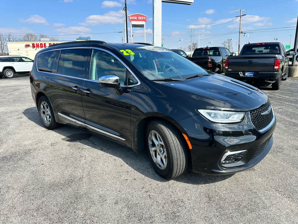 2023 Chrysler Pacifica Limited photo 4