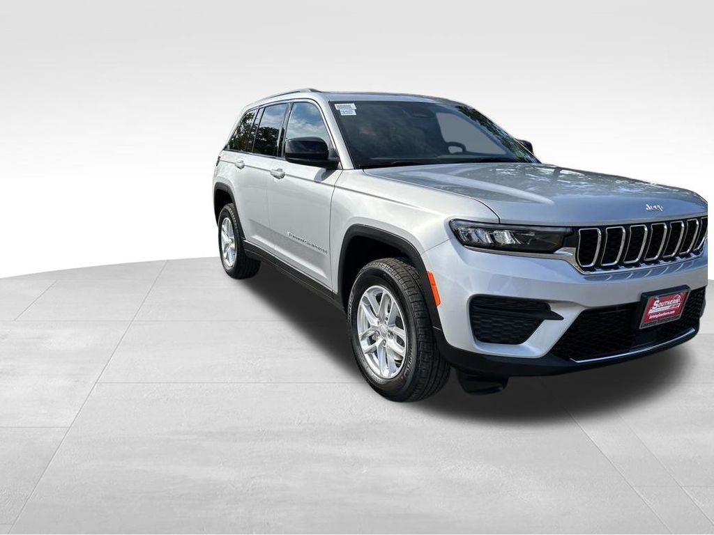 2025 Jeep Grand Cherokee Laredo Altitude photo 8