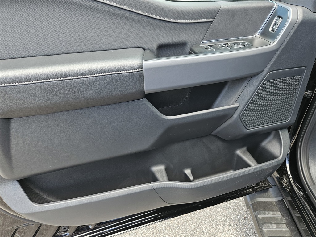 2025 Ford F-150 XLT photo 9