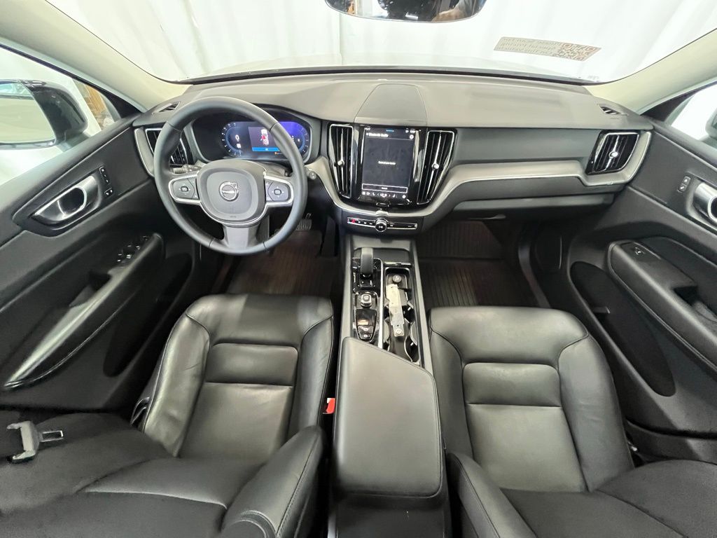 2024 Volvo XC60 B5 Core photo 11