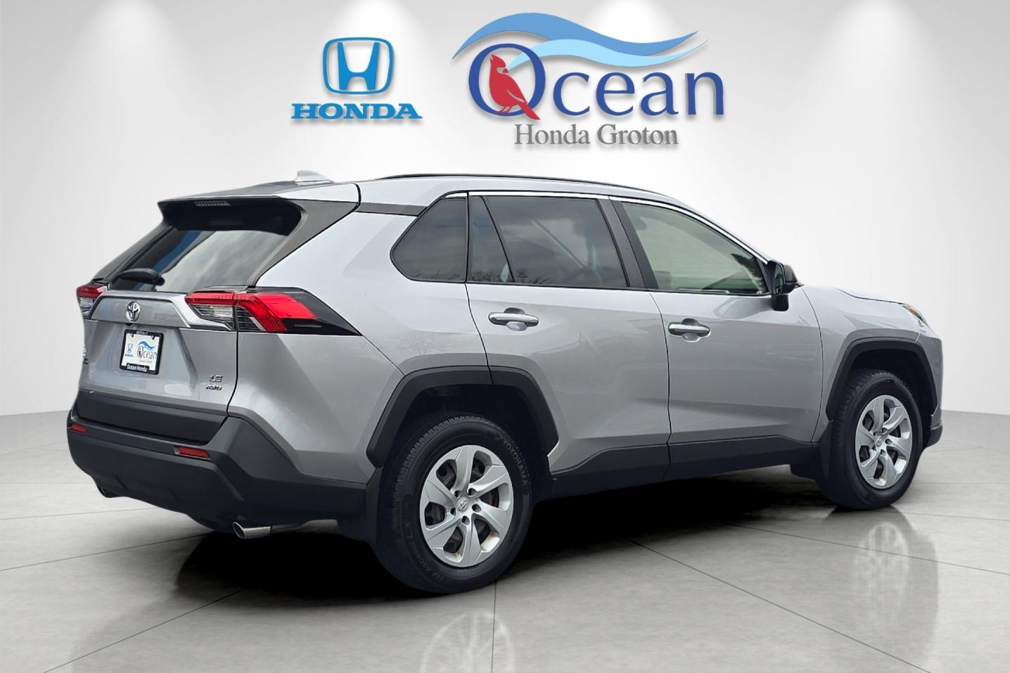 2020 Toyota RAV4 LE photo 3