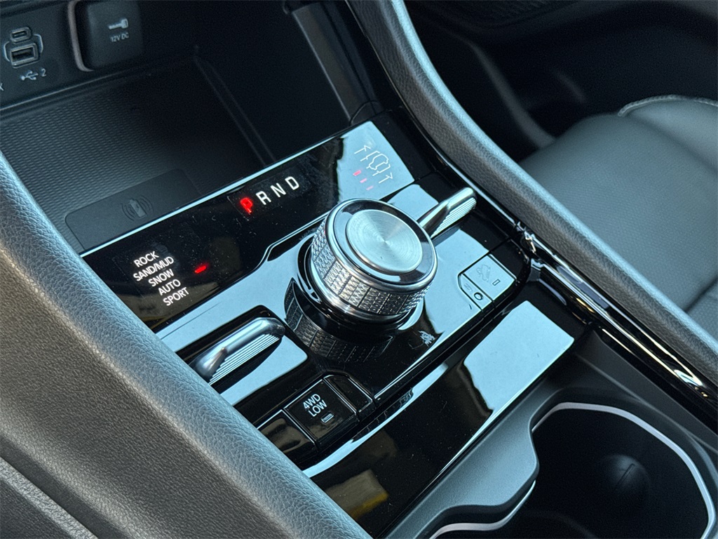2025 Jeep Grand Cherokee Overland photo 24