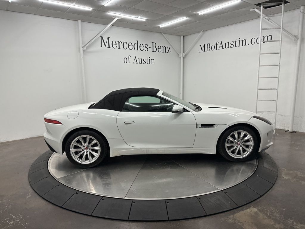 2017 Jaguar F-TYPE Premium photo 8