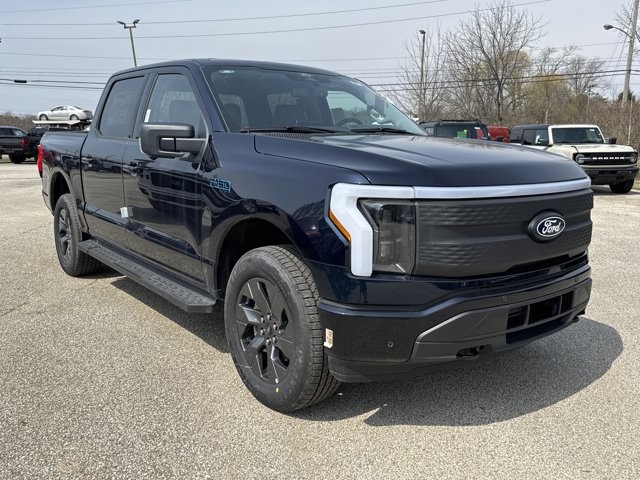 2025 Ford F-150 Lightning Flash's photo