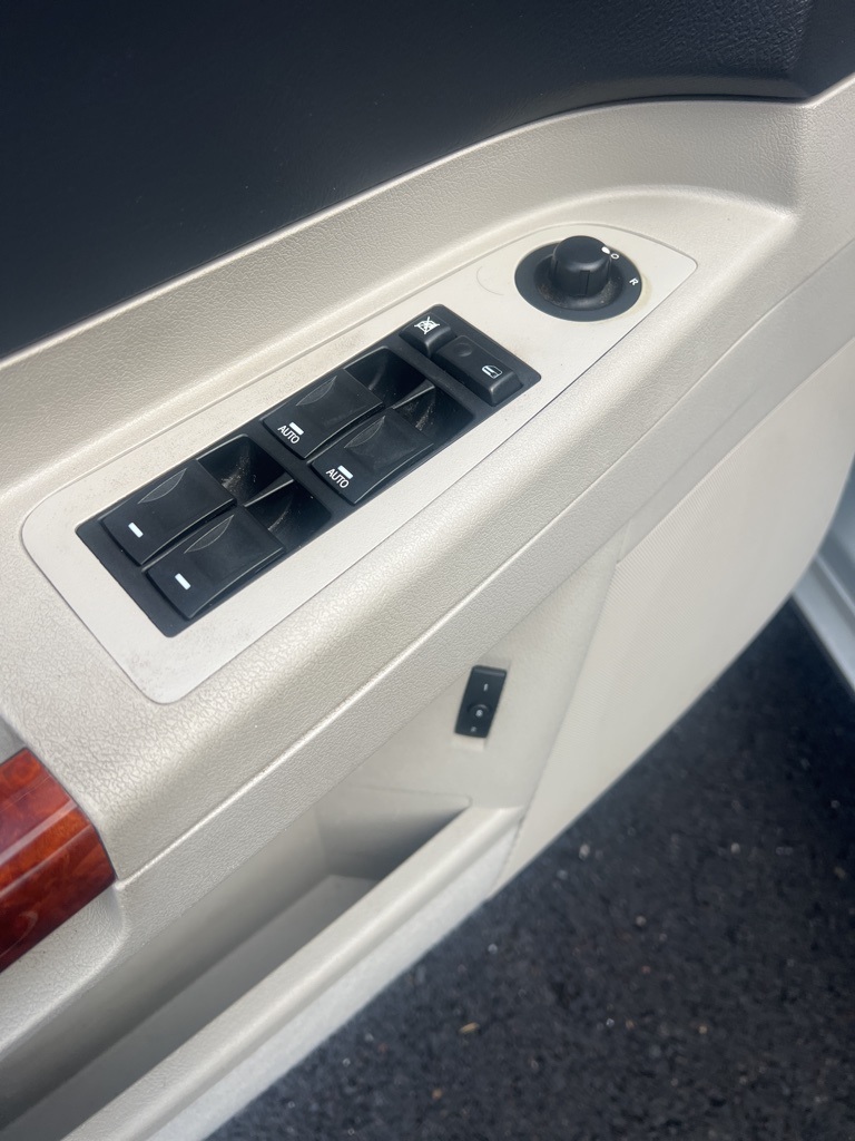 2006 Chrysler 300 C Base photo 10