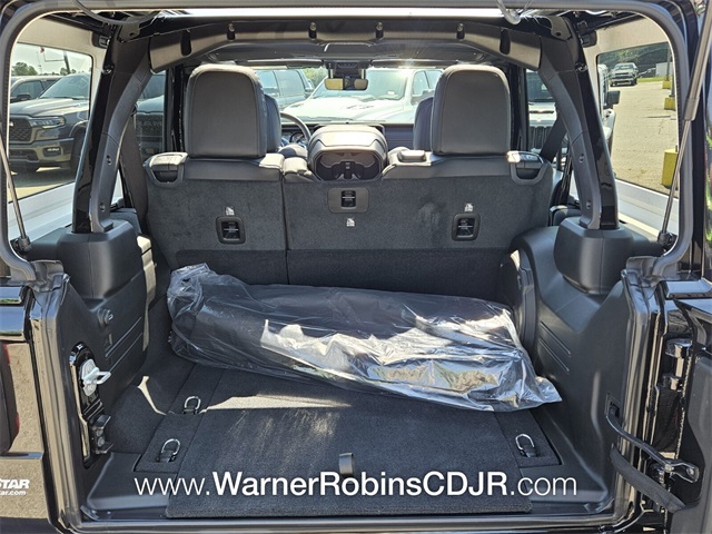 2025 Jeep Wrangler Sahara photo 10
