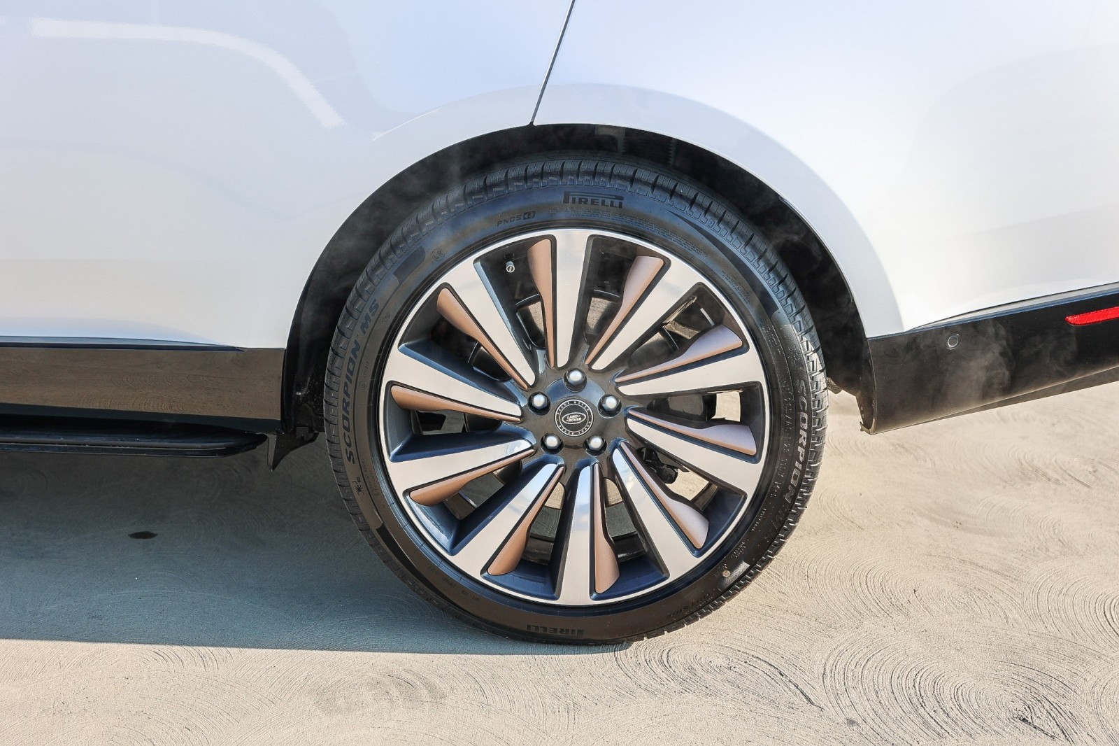 2025 Land Rover Range Rover SV photo 9