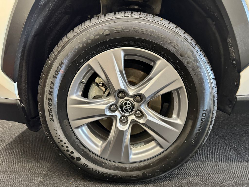 2023 Toyota RAV4 Hybrid LE photo 18
